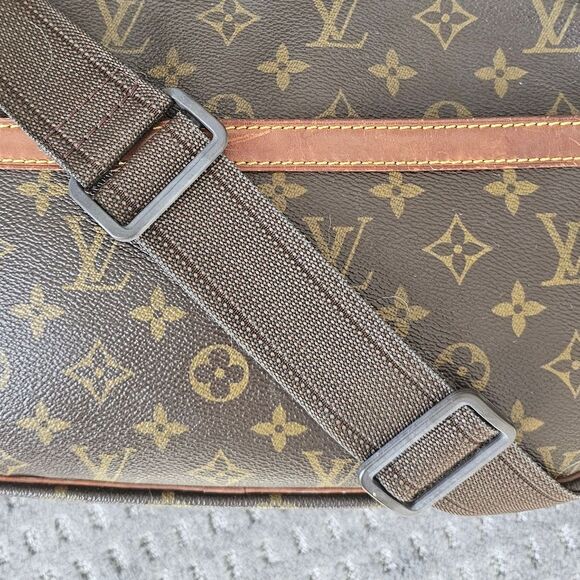 LOUIS VUITTON Reporter PM Monogram Crossbody Bag - Picture 9 of 15